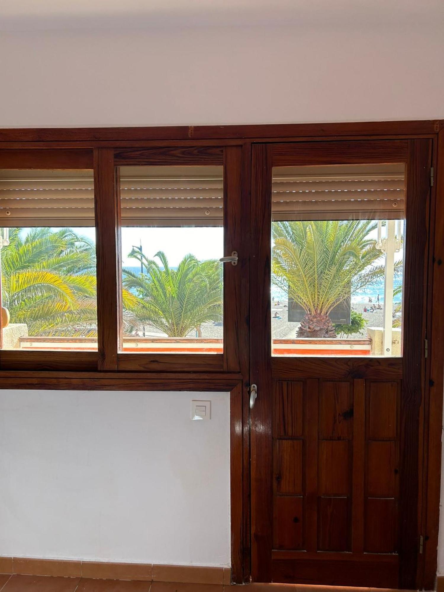 Prime Beachfront Location, Free Parking, Steps To The Sand Лос Кристианос Екстериор снимка