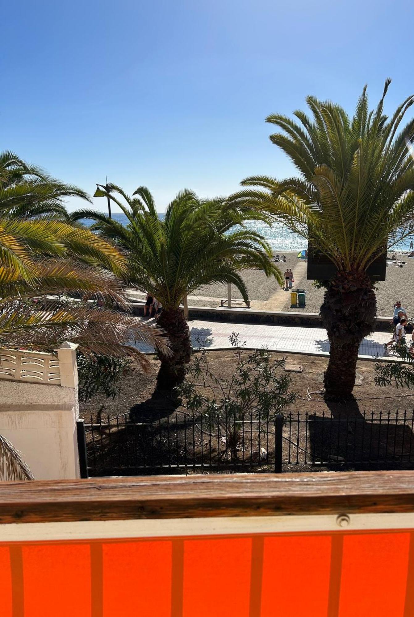 Prime Beachfront Location, Free Parking, Steps To The Sand Лос Кристианос Екстериор снимка