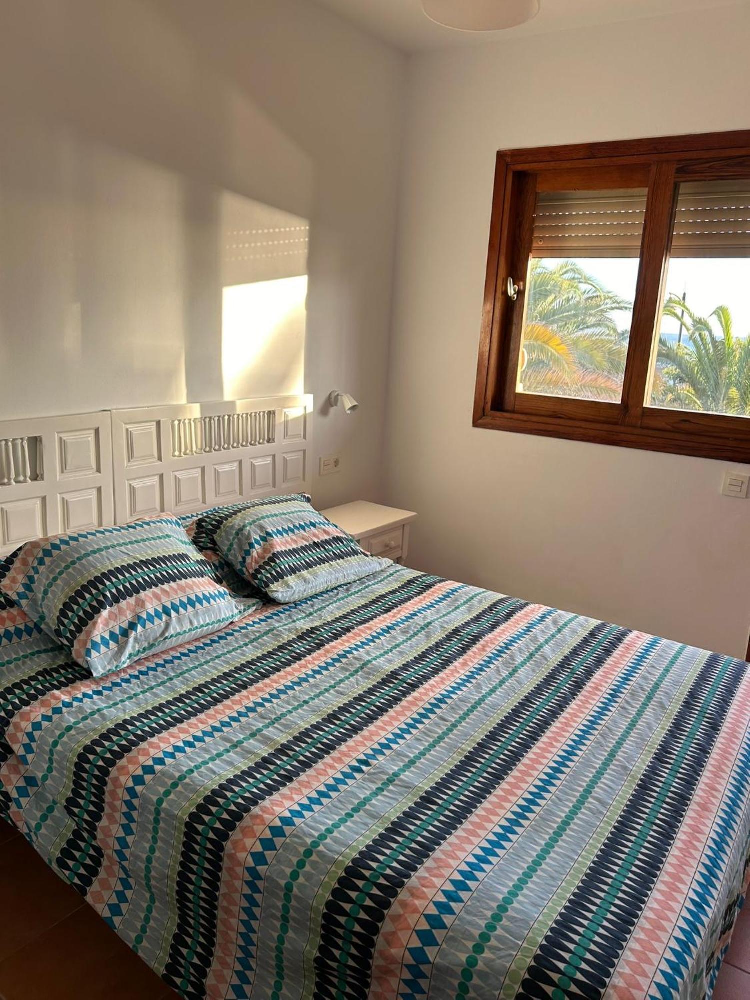 Prime Beachfront Location, Free Parking, Steps To The Sand Лос Кристианос Екстериор снимка