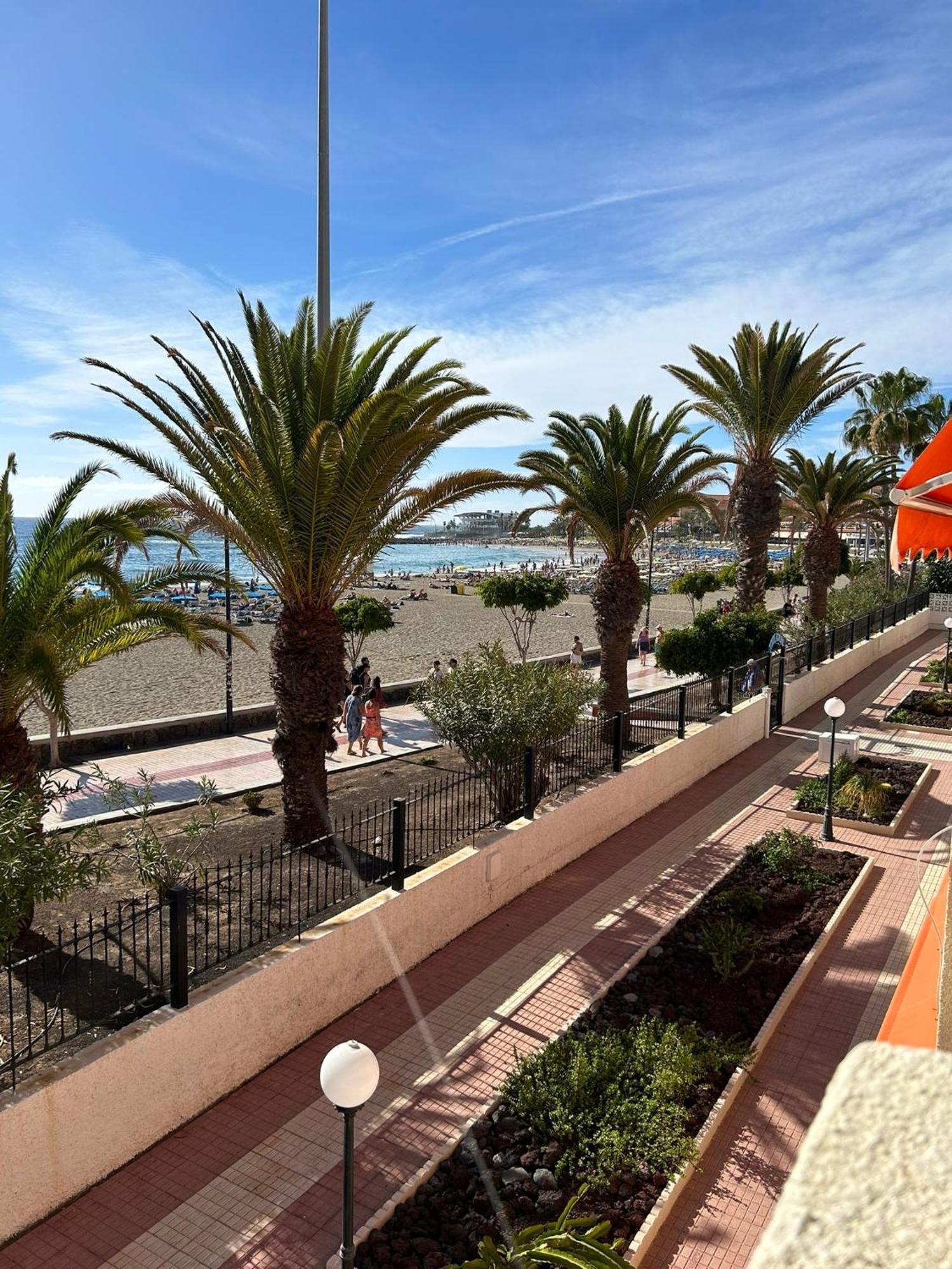Prime Beachfront Location, Free Parking, Steps To The Sand Лос Кристианос Екстериор снимка